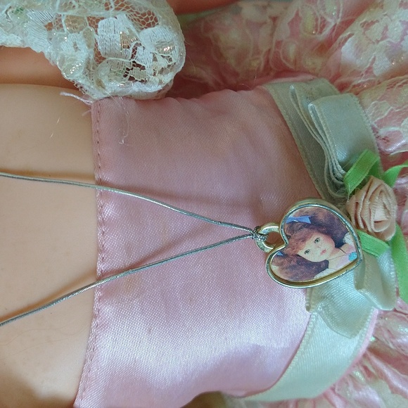 Vintage Hasbro My Beautiful Doll Maribeth in Valerie Clothes/Locket - Picture 4 of 7